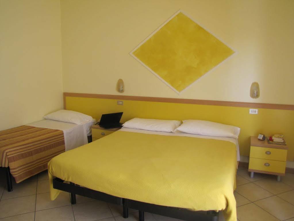Hotel Etna Riccione Exterior foto